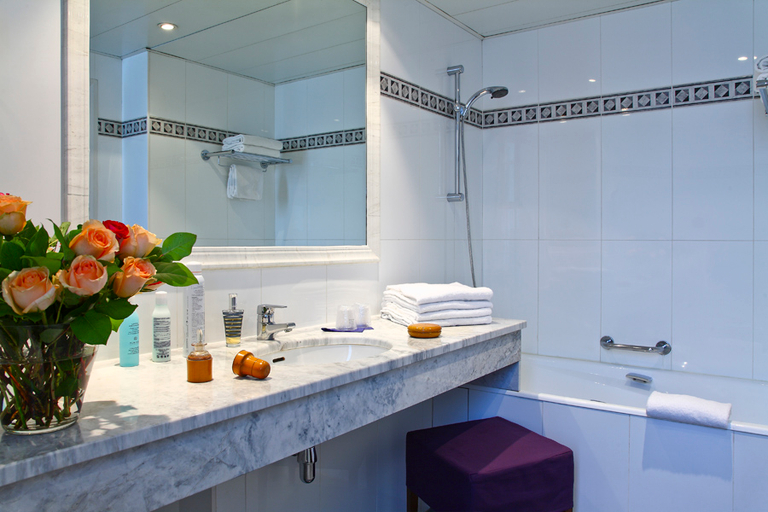 Bathroom 4, Hotel De La Jatte, Hauts-de-Seine