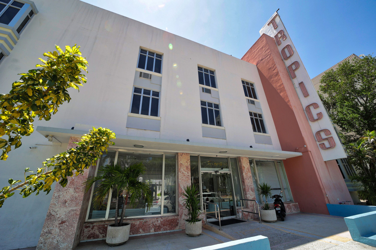 Exterior & Views 1, Tropics Hotel, Miami-Dade