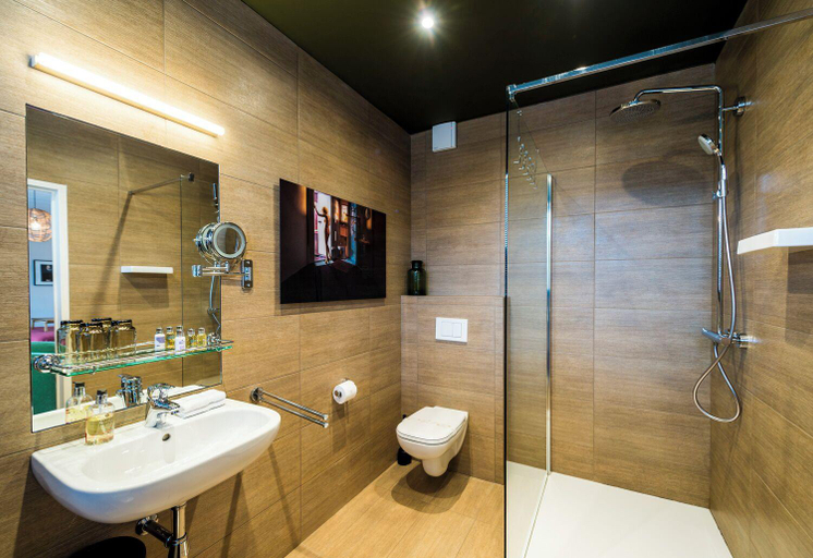 Bathroom 5, A place - Vrijdagmarkt 1, Antwerpen