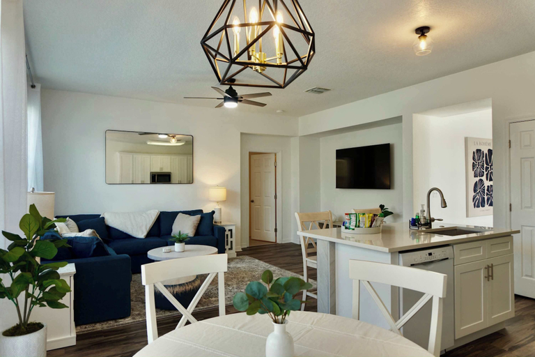 Living area 2, Kodas Retreat Home for 11, Polk