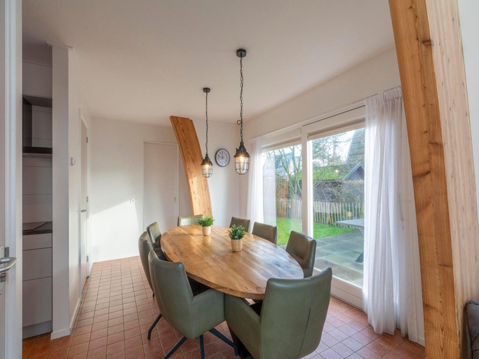 5, Coastal Villa with Jacuzzi, Zijpe