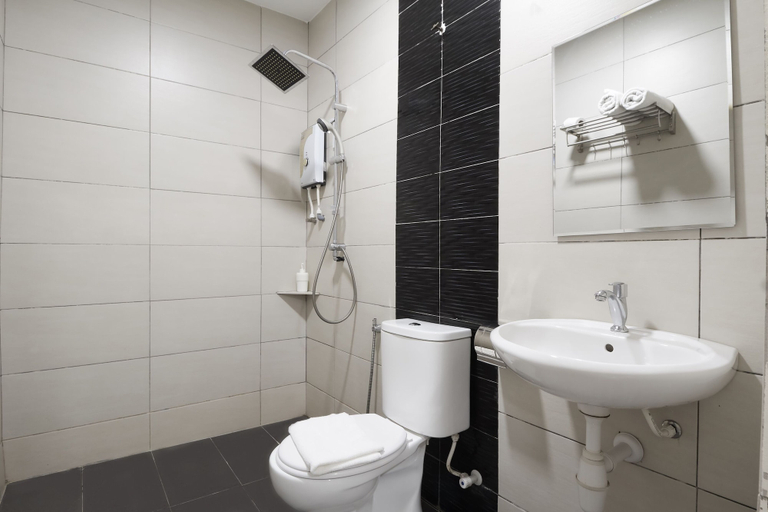 Bathroom 5, M S Hotel, Tengku Kelana KTM Klang, Klang