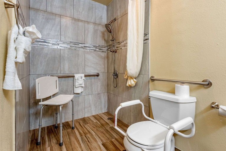 Bathroom 5, Rodeway Inn Jeffersonville, Fayette