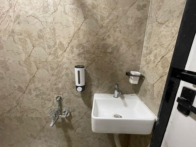 Bathroom 4, HOTEL LOTO CENTRAL UJJAIN STATION, Ujjain
