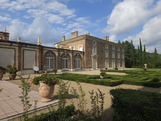 Front of property, Château de Roques, Ariège