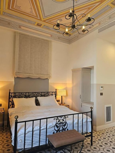 Room 4, Cohen's boutique hotel
