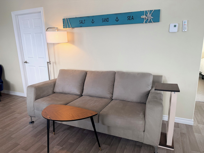 Living area 4, Drift Ashore House, Division No. 9