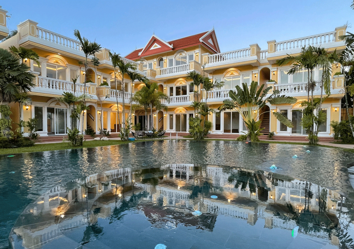Exterior & Views