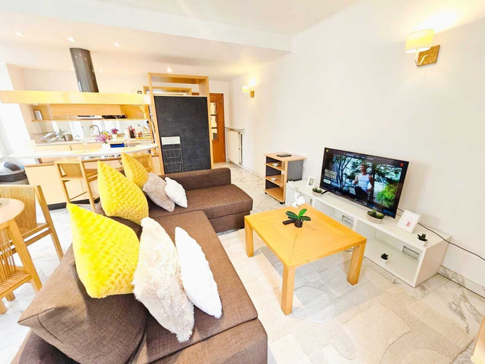 Living area 2, Smart Retreat next to Luxembourg Station, Luxembourg