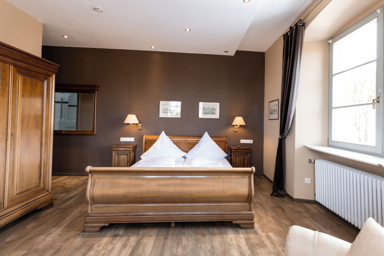 Bedroom 2, Eventlocation & Hotel Schloss Neuburg, Neckar-Odenwald-Kreis