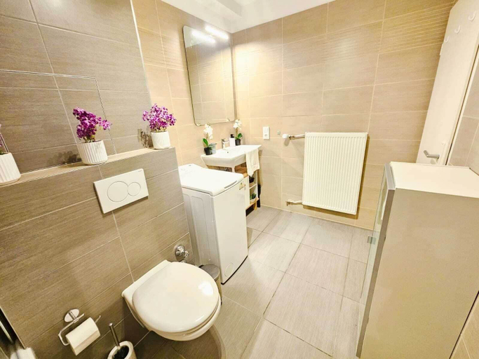 Bathroom 4, Exceptional 1BR Apartment in center, Luxembourg