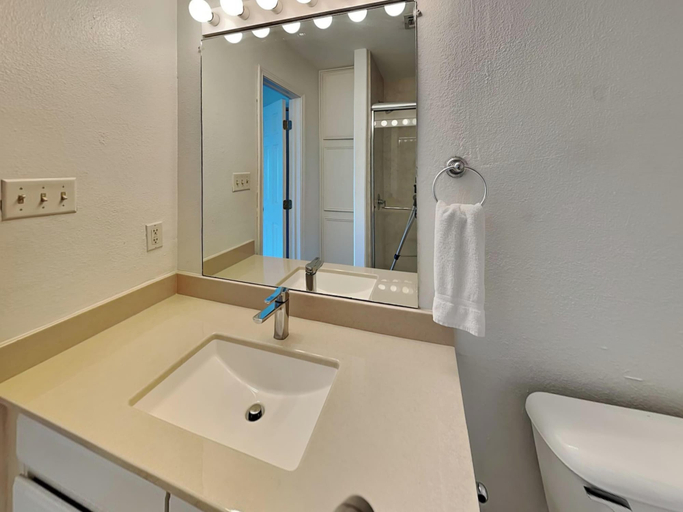 Bathroom 4, Going Coastal by Miss Kitty’s, Aransas