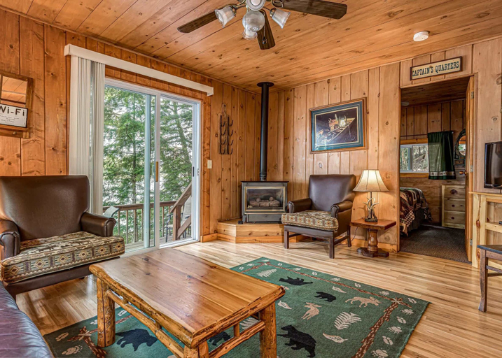 Living area, Timbers - Bouchard Shores Resort, Oneida