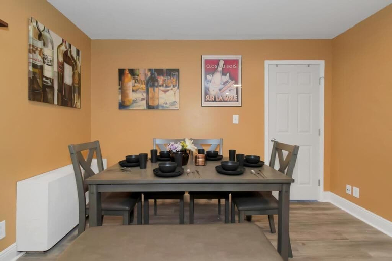 Dining, Urban Oasis Luxe King Suites City Views, Atlanta