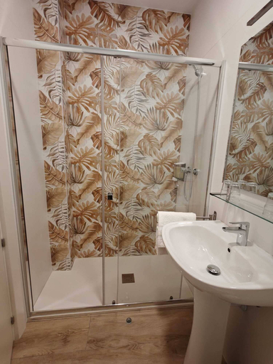 Bathroom, Bilbao ROOMS & KITCHEN Zabalburu, Vizcaya