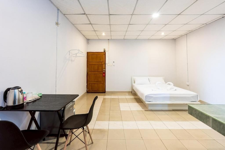 Room 2, FLY INN Suvarnabhumi Airport, Lat Krabang