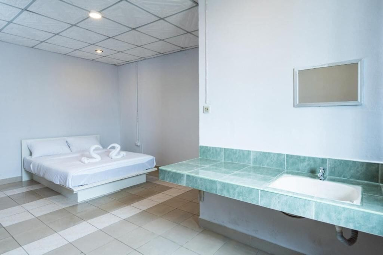 Room 4, FLY INN Suvarnabhumi Airport, Lat Krabang