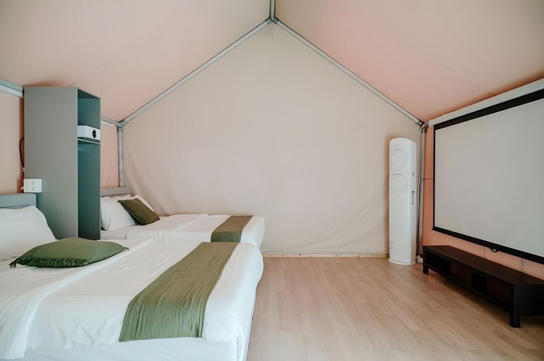 Bedroom 2, Namhae Siseon Glamping Pension, Namhae
