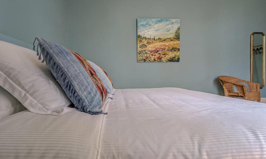 Bedroom 2, Clos des Oliviers, Ariège