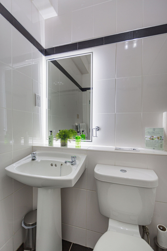 Bathroom 5, The Crown Hotel, Boroughbridge, North Yorkshire, North Yorkshire