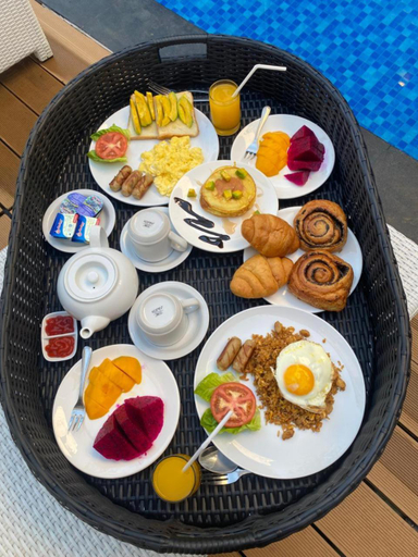 Food & Drinks 5, Seminyak vila 4 Bedroom with private pool near Beach Lafavela, Badung