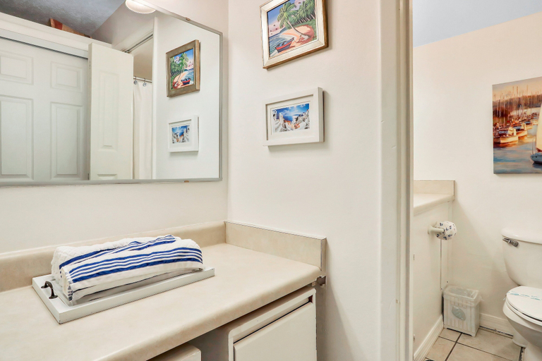 Bathroom 5, Mariners Cove 302, Volusia