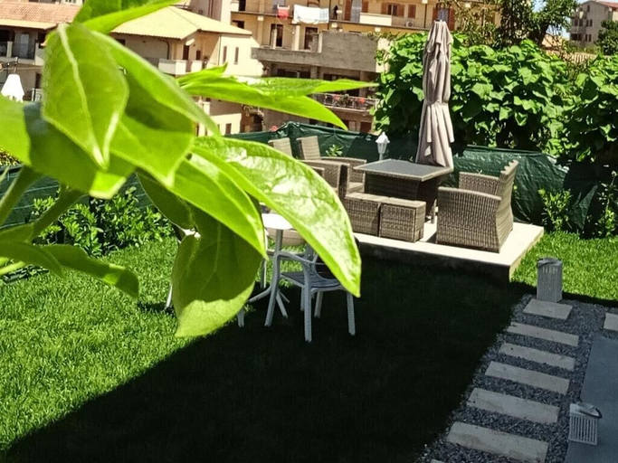 Outdoor dining 4, B&B Atlantide suites Tropea, Vibo Valentia