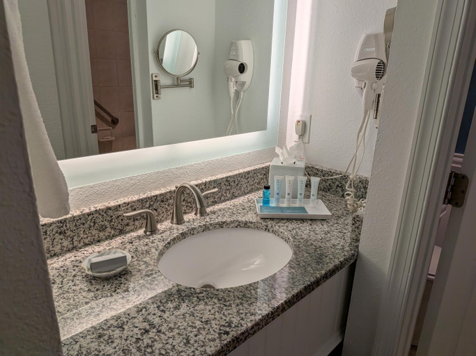 Bathroom 4, Avenue Inn & Spa, Sussex
