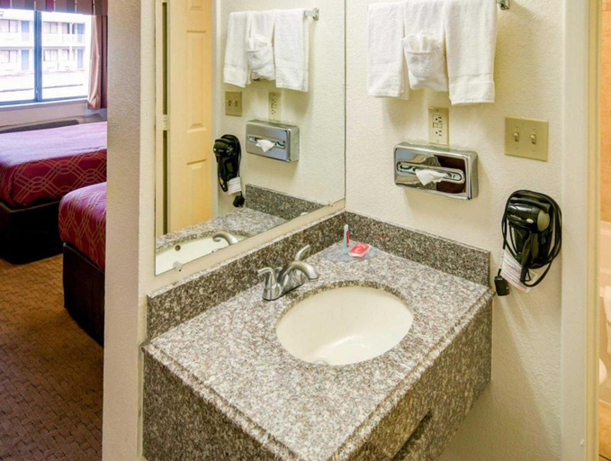 Bathroom 4, Econo Lodge Albuquerque East, Bernalillo