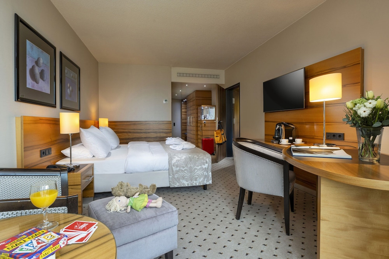 Bedroom 4, Maritim Hotel Bad Homburg, Hochtaunuskreis