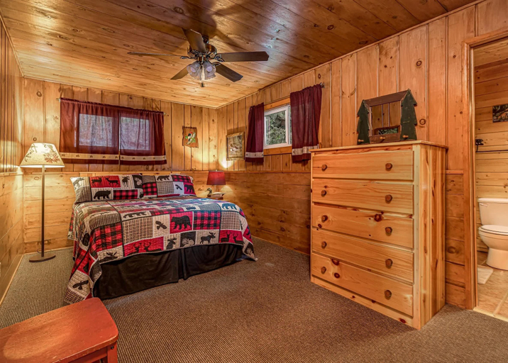 Room 2, Timbers - Bouchard Shores Resort, Oneida