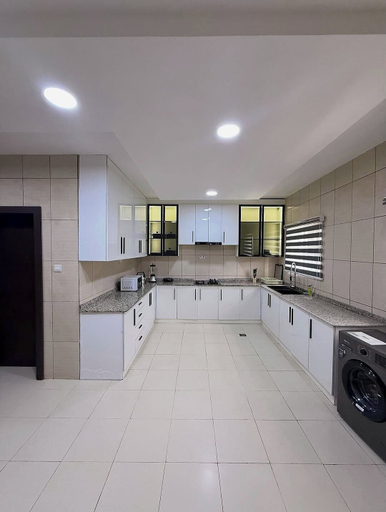 Private kitchen 2, Ornate Apartments, Obio/Akp
