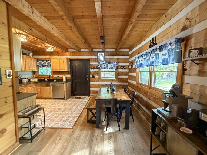 Private kitchen 5, Boujee Bear- Modernized Cabin Minutes to Dollywood, Sevier