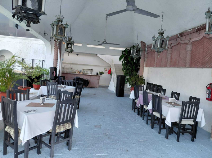 Outdoor dining 2, Hotel Marina Palace Tequesquitengo, Amacuzac