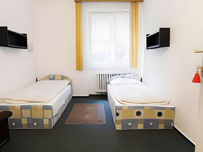Bedroom 4, Dominik Panzio, Budapesti