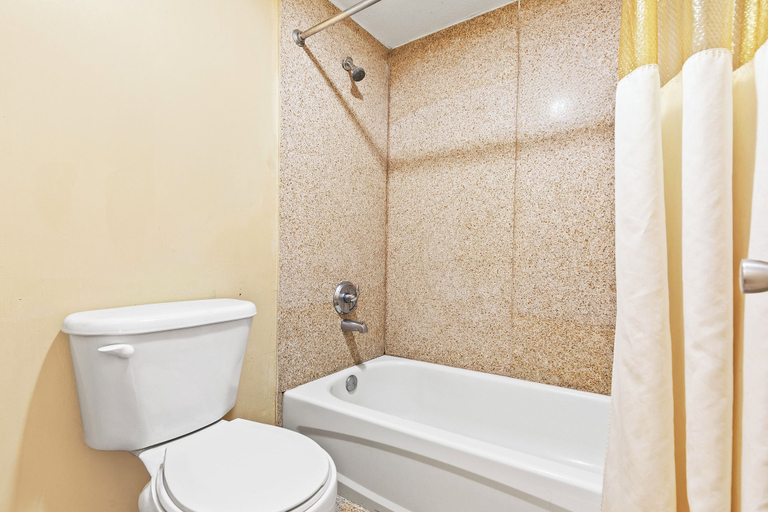 Bathroom 2, Luxury Inn By Hotel O Hattiesburg, MS, Forrest