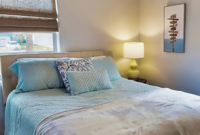 Room 3, Daytona Pearl Cottage, Volusia