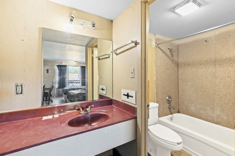 Bathroom 4, Luxury Inn By Hotel O Hattiesburg, MS, Forrest