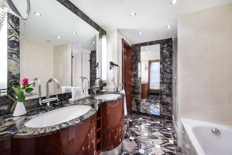 Bathroom 5, Maritim Hotel am Schlossgarten Fulda, Fulda