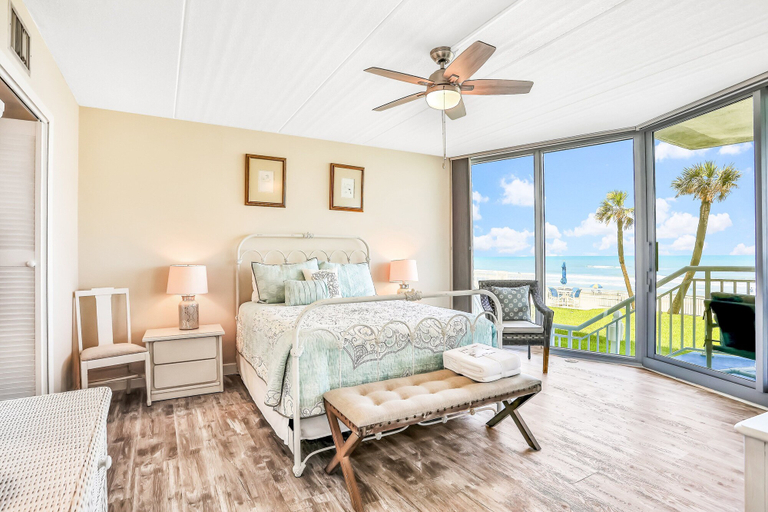 Room 4, Daytona Surfside Club 109- Blue Umbrella, Volusia