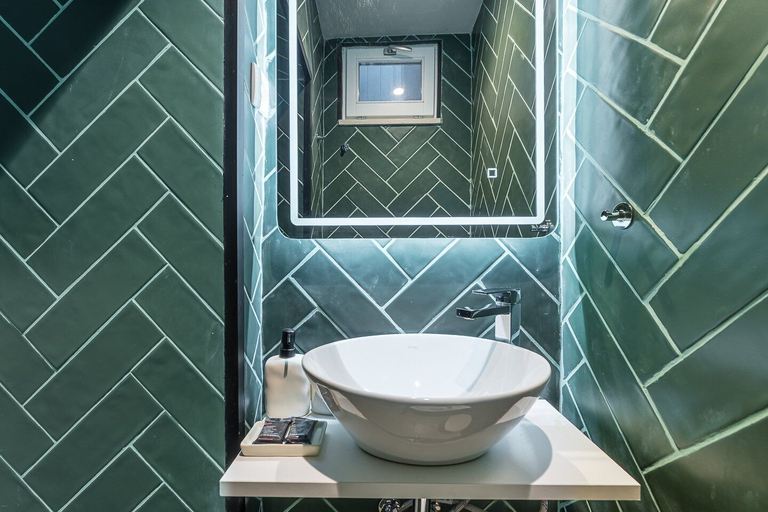Bathroom 4, Guestready - The Cats Studios, Porto
