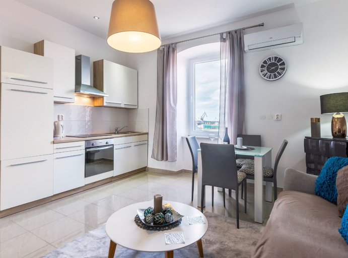 Private kitchen 5, Pula Garden Apartments With Shared Pool, Pula