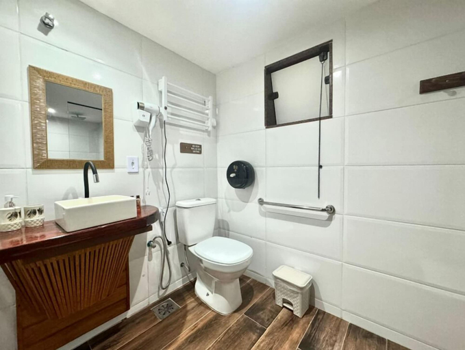 Bathroom 4, Art Green, Teresópolis