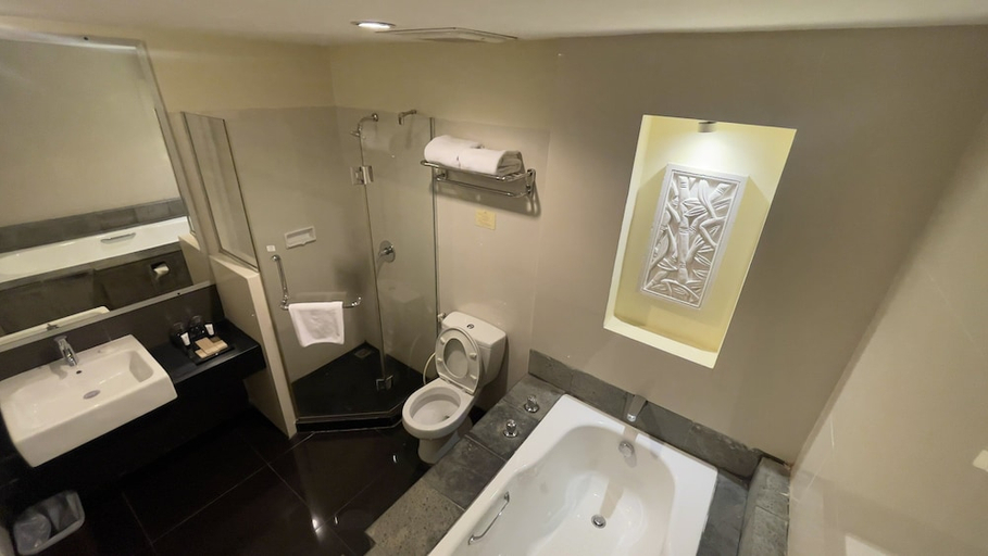 Bathroom 4, Harmoni One Convention Hotel & Service Apartments, Batam