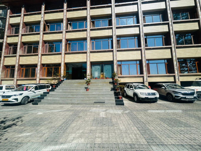 Exterior & Views