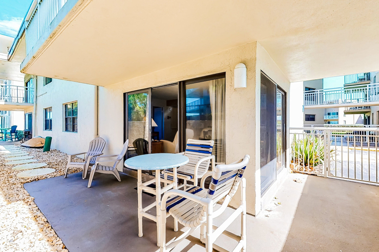 Outdoor dining 2, NSB Seaward D-101, Volusia