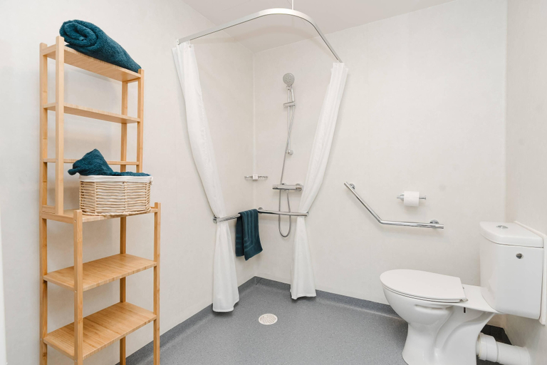Bathroom 5, Quality Aparthotel Dinan, Côtes-d'Armor