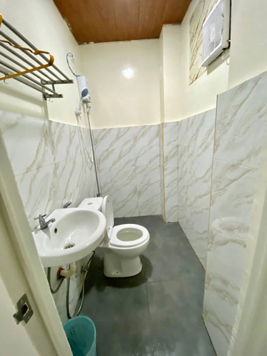 Bathroom 5, RedDoorz @ Urban Hotel, Zamboanga City