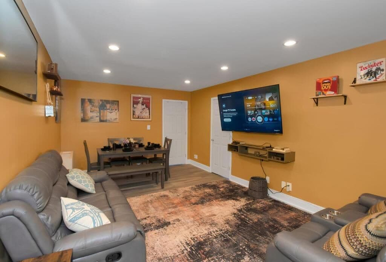 Living area 3, Urban Oasis Luxe King Suites City Views, Atlanta