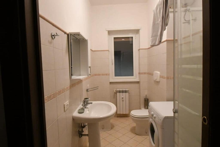 Bathroom 2, Trastevere Marconi Apartment, Rome